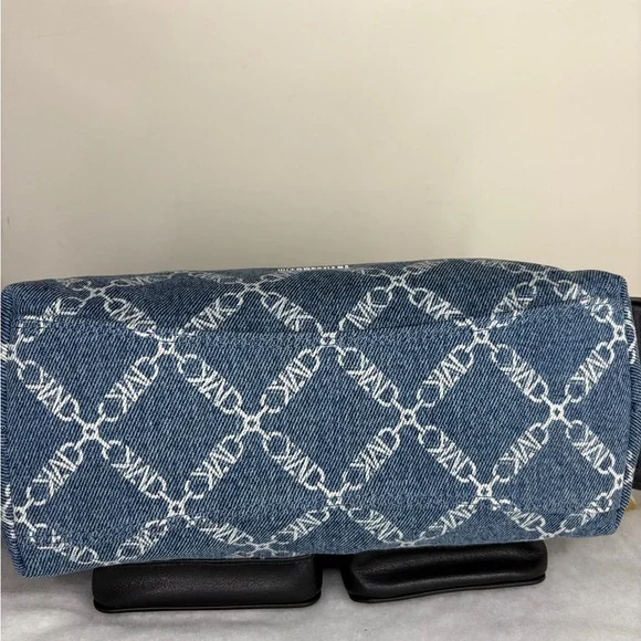 Michael Kors Dakota Medium Pocket Shoulder Bag - Picture 5 of 10